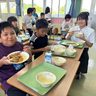 「おいしい！40杯いけそう」　名護・安和小で「チャーグー」のプルコギ給食が大好評　北農生飼育　沖縄