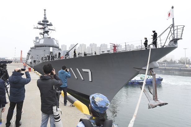 海自護衛艦が中国領海航行　「深刻な懸念」伝達受ける　政府関係者　法的問題否定