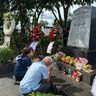 「また会いに来たよ」　遺族ら肉親の名を呼び、非戦を誓う　沖縄からダバオ墓参団、5年ぶり　　