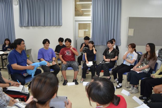 哲学対話に学生挑戦　琉大新聞活用講座
