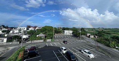 7月16日は虹の日　ダブルレインボー、太平洋上に浮かび上がる　沖縄・宜野座