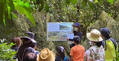 沖永良部の遺跡見学　知名町女性団体連絡協議会