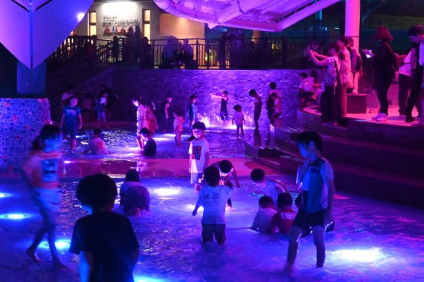 「夜の動物園」ナイト・ズーがオープン　開園時間を延長してライトアップ　沖縄こどもの国