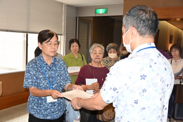 県民大会「一緒に実現を」　米兵性的暴行　女団協、沖縄県議会に要請　与野党、対応に温度差