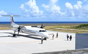 日本一短い航空路線が休止　RAC北大東―南大東の「三角航路」　那覇とそれぞれ直行へ　住民ら歓迎と懸念　沖縄
