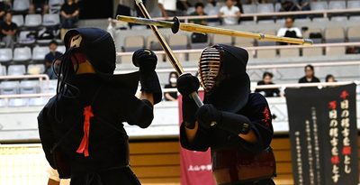 又吉（嘉手納）男子個人V　10分超、5度の延長制す　県中学総体・先行競技　剣道