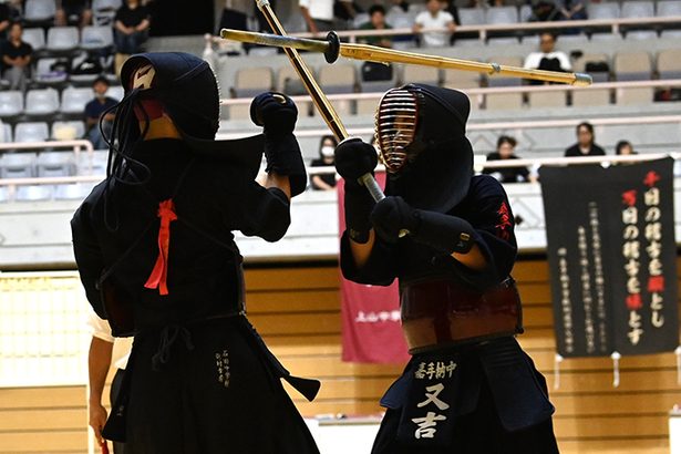 又吉（嘉手納）男子個人V　10分超、5度の延長制す　県中学総体・先行競技　剣道