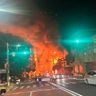 【速報】真っ赤な炎　沖縄市の材木店で火災、消火活動続く　旧盆最終日の夜、騒然【動画あり】（18日午後8時半現在）