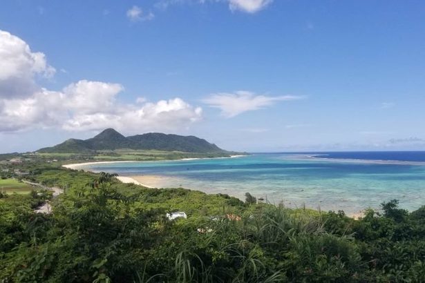 石垣島でパラグライダーが墜落、男性が重傷　八重山署が原因を調査　伊原聞　沖縄