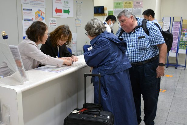 英語ボランティアが不足　外国人観光客急増の京都駅　コロナ禍で会員減　感謝の声をやりがいに（京都新聞提供～JODパートナー社から～）