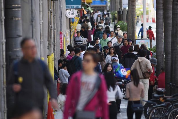 沖縄の観光収入21％増の8507億円で過去最高　1人当たり消費は3.9％減　23年度確定値