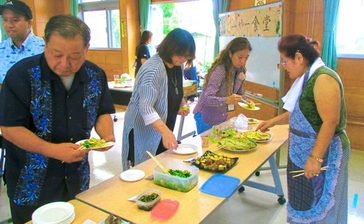 「裏ゴーヤーの日」料理多彩に　沖縄市の胡屋自治会が「食堂」開催