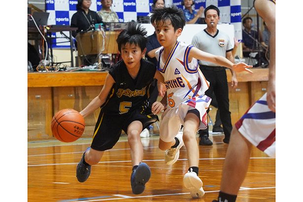 佐敷（男子）中原A（女子）頂点　新報児童オリンピック大会・ミニバスケットボール