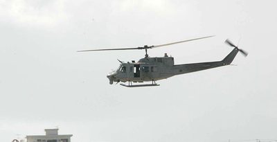 米軍、ヘリ飛行再開　沖国大墜落から８日目　中止要請を無視 ＜米軍ヘリ沖国大墜落事故＞