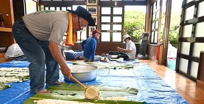 ヒヌカン拝み ジンス作り　西原・棚原 ＜風・土・人　シマの伝統行事＞