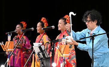 ご先祖も楽しんだ？　明和電機の「中日（ナカビ）だヨ！ご先祖さまも全員集合☆」　きてれつライブ　那覇　沖縄【動画】