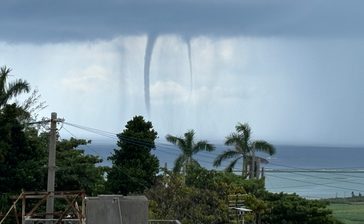 【動画あり】久米島の海上で竜巻か　2本を確認　被害の報告なし　沖縄