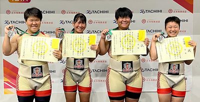 島袋（鳥取城北）重量級3位　相撲・全国高校女子選手　団体戦は準優勝果たす