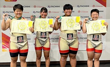 島袋（鳥取城北）重量級3位　相撲・全国高校女子選手　団体戦は準優勝果たす