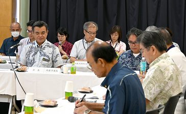 沖縄県市議会議長会　基地負担減要求　全会一致で議案可決