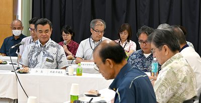 沖縄県市議会議長会　基地負担減要求　全会一致で議案可決