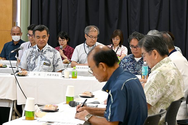 沖縄県市議会議長会　基地負担減要求　全会一致で議案可決