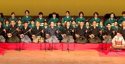 八重山ゆんた　熟練の歌響く　てだこホール　宮良康正が芸道55周年公演