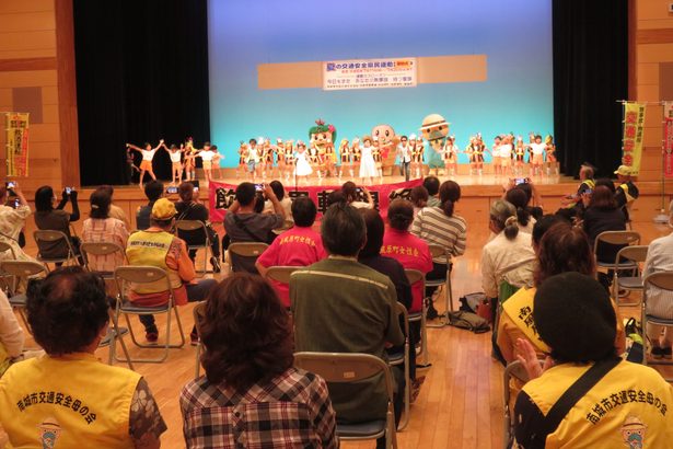 あなたの交通安全願う　南風原で夏の運動開始式