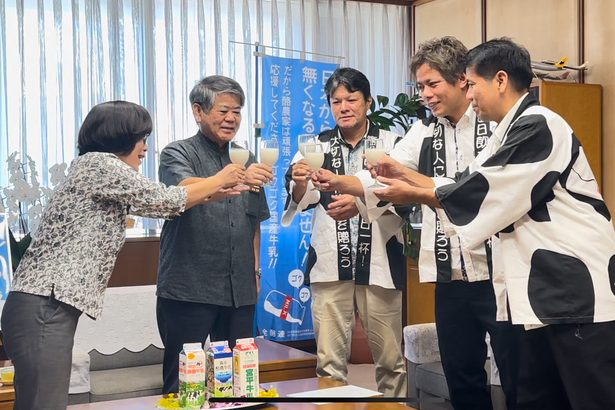 「モ～1杯」夏ばて防止　牛乳で乾杯　県酪農青年協、夏休み中の消費拡大をPR　沖縄　　　