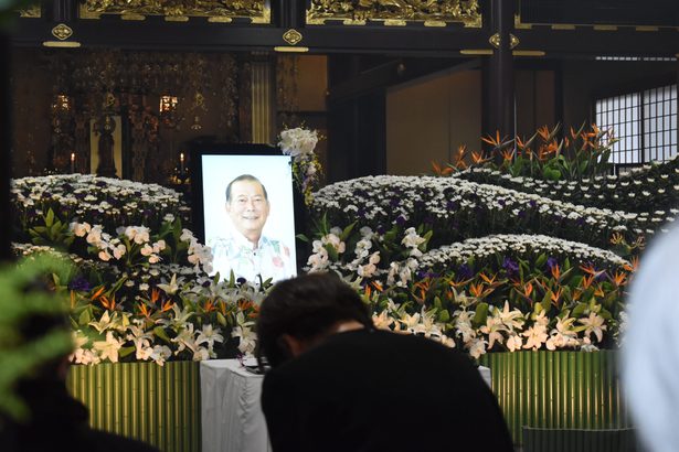 「まさかこんなに早く」　3200人が参列、政財界の要人も　宜野湾で松川市長の告別式　沖縄