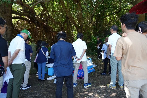 第二外科壕で有志が慰霊祭　糸満　「仏桑花の会」など４０人参列