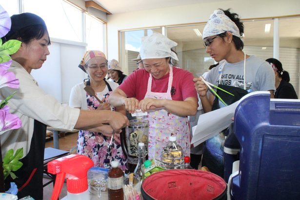 県産オリーブオイルいかが　本部　第１回料理教室、魅力発信