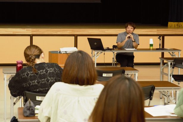 学校司書５０人が研究会　宜野座、伊芸まもるさん講演