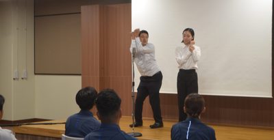 ひーぷ―さんが講師　お笑い芸人がビジネスパーソンに「表現力」伝授　沖縄