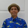 沖縄の不条理にツッコミ　「お笑い米軍基地」製作総指揮・小波津正光さん＜変わらぬ空の下　沖国大ヘリ墜落20年＞4