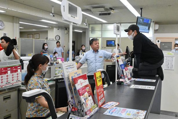 強盗への対応訓練　浦添署と琉銀内間支店　沖縄