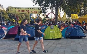 「五輪で隠すなんて恥ずかしい」　熱気の陰でくすぶる不満　ホームレス排除に抗議＜熱戦パリ五輪　本紙・古川記者の現地リポート＞