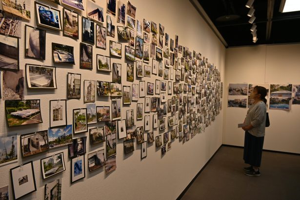 「においまで思い出す」　沖国大ヘリ墜落20年　市民寄せた写真1000枚を展示　那覇で18日まで　沖縄