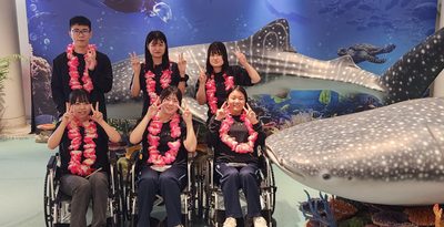 車いすで楽しめる水族館に　陽明高校生　本部で体験実習　バリアフリー向上へ提案