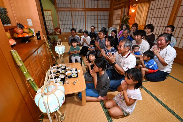 ご先祖さま、おかえりなさい　家族・親族そろって旧盆ウンケー　沖縄・那覇