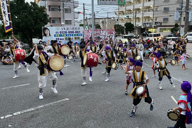 豊見城の高良青年会育成会、子どもら初の道ジュネー　住民から激励の大きな拍手　沖縄