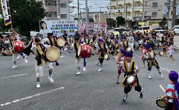 豊見城の高良青年会育成会、子どもら初の道ジュネー　住民から激励の大きな拍手　沖縄