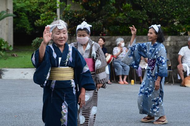 女性エイサーに歓声　伝統行事「七月モーイ」開催　国頭・与那　沖縄