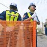 「ここは歩道だ」響く怒号　警備員が「人のバリケード」、市民の牛歩阻む　安和で土砂搬出再開　沖縄　