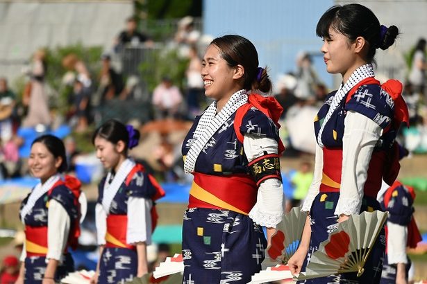 「楽しむ演舞」初の女性会長が盛り上げる　読谷の高志保青年会　沖縄全島エイサーまつり　