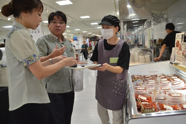 久米島みそに赤鶏、キムチに車エビ！　特産品が勢ぞろい　デパートリウボウで久米島フェア　9月2日まで　沖縄