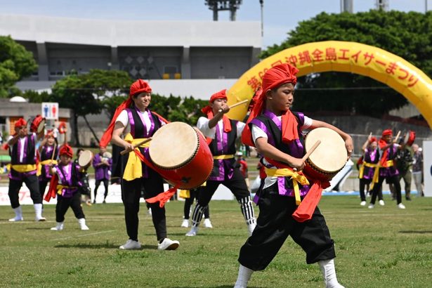 沖縄市50周年をお祝い！全島エイサーまつりの本祭始まる　14団体出演、トリを飾るのは園田青年会