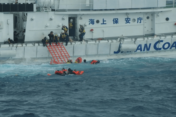 宮古島沖のダイビング船転覆、仕切り版撤去や器材の重みで浸水か　運輸安全委が報告書　沖縄