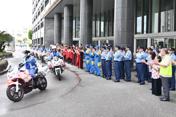 秋の交通安全運動、事故防止に向けて県庁で開始式　沖縄