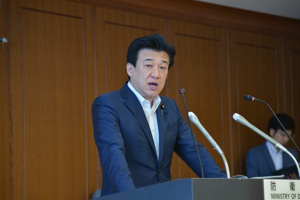 辺野古への「段階的移駐」を困難視　普天間の所属機巡り、防衛相「工期に影響」